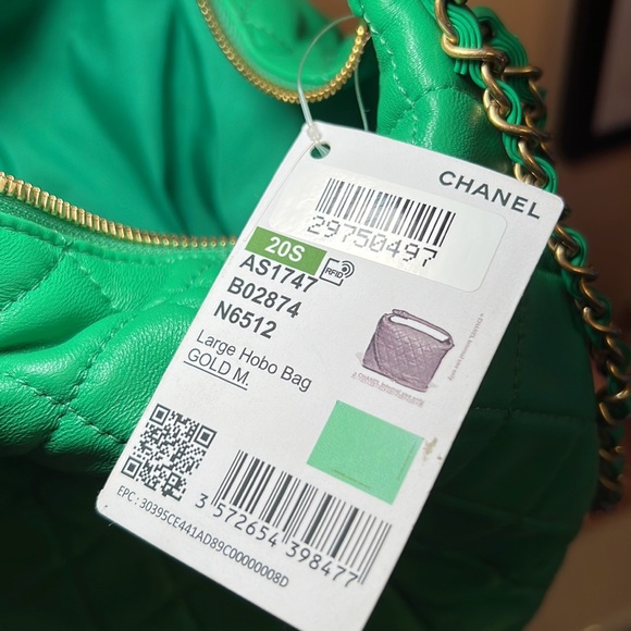 AUTHENTIC Chanel Hobo bag in vibrant Green - Picture 4 of 8